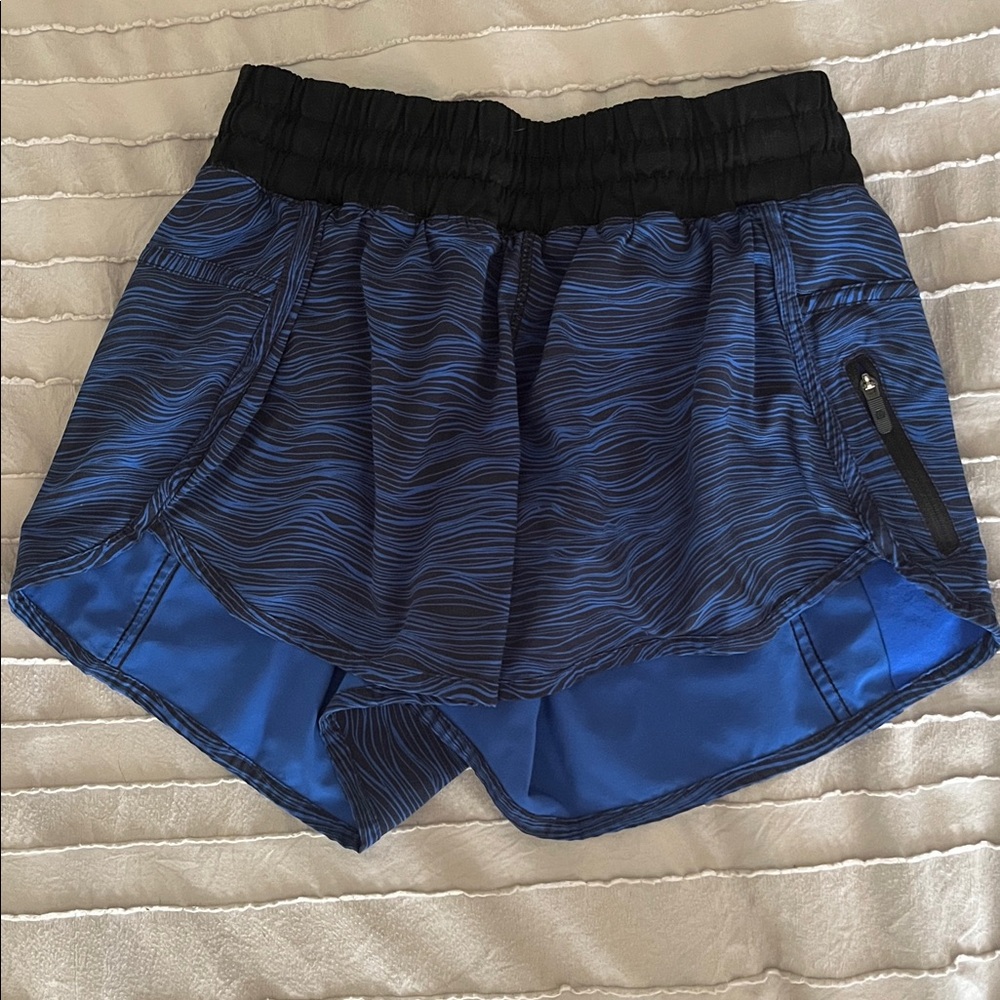 Lululemon Hotty Hot Low-Rise Lined Shorts 2.5” blue and black pattern